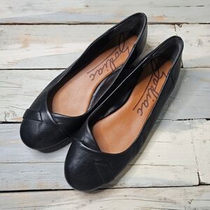Zodiac | Sadie Black Leather Flats Size 6.5
